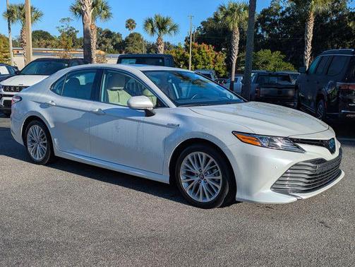 2020 Toyota Camry Hybrid XLE