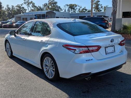 2020 Toyota Camry Hybrid XLE