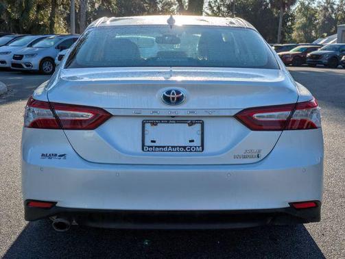 2020 Toyota Camry Hybrid XLE