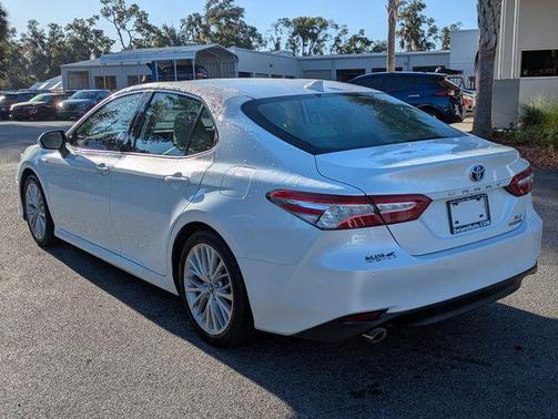 2020 Toyota Camry Hybrid XLE