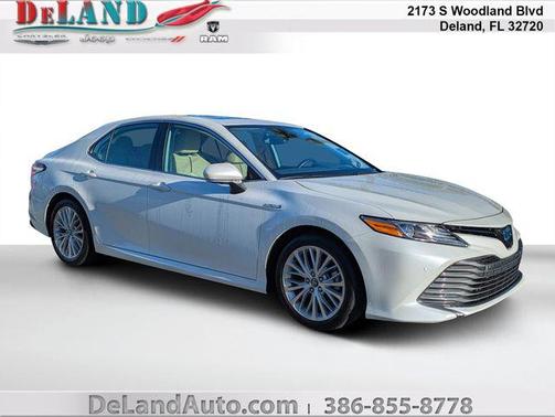 2020 Toyota Camry Hybrid XLE
