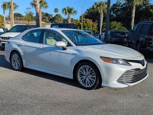 2020 Toyota Camry Hybrid XLE