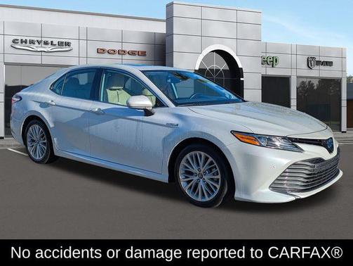 2020 Toyota Camry Hybrid XLE