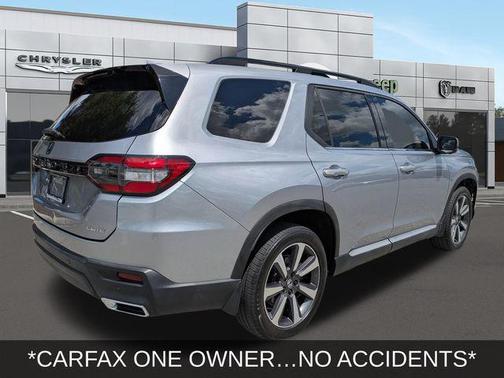 Lunar Silver Metallic 2023 Honda Pilot AWD Elite