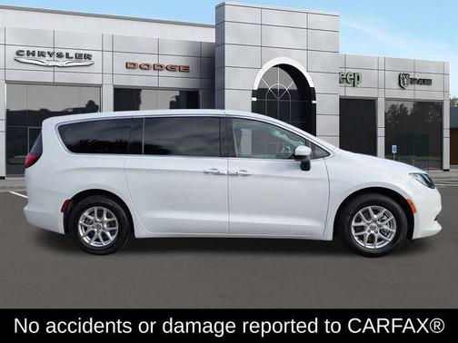 2023 Chrysler Voyager LX