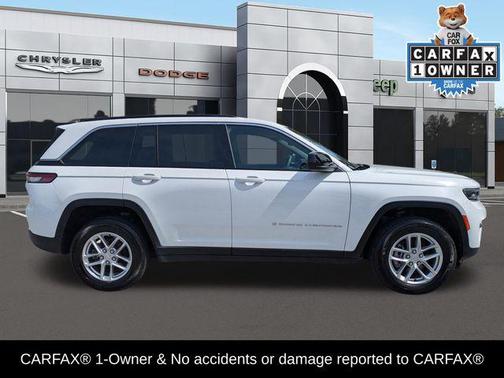 Bright White Clearcoat 2024 Jeep Grand Cherokee Laredo