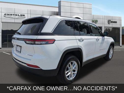 Bright White Clearcoat 2024 Jeep Grand Cherokee Laredo
