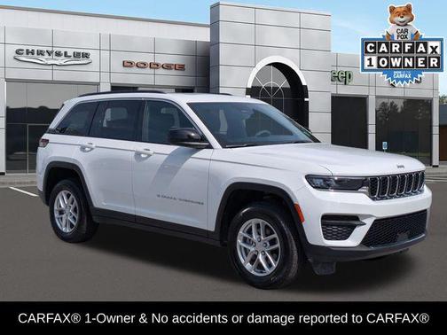Bright White Clearcoat 2024 Jeep Grand Cherokee Laredo