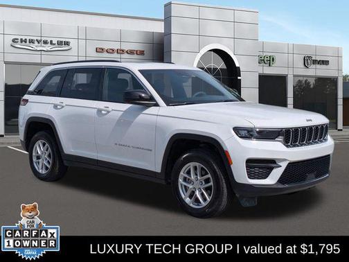 Bright White Clearcoat 2024 Jeep Grand Cherokee Laredo