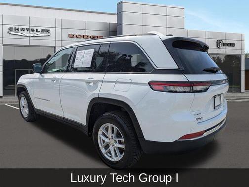 Bright White Clearcoat 2024 Jeep Grand Cherokee Laredo