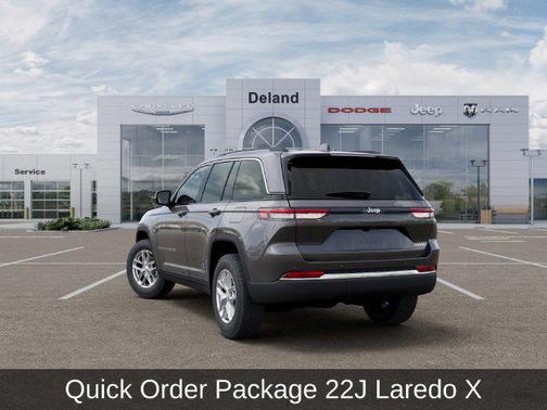Baltic Gray Metallic Clearcoat 2026 Jeep Grand Cherokee Laredo