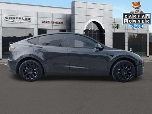 2024 Tesla Model Y Standard Range