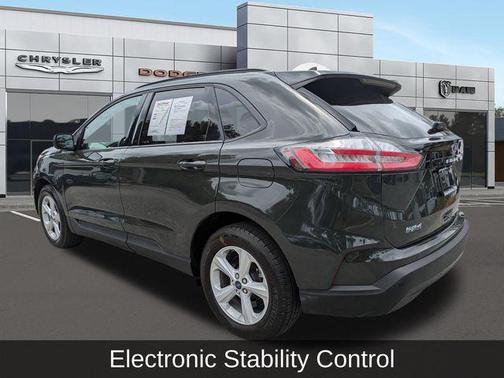 Forged Green Metallic 2022 Ford Edge SE