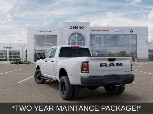 Bright White Clearcoat 2026 RAM 3500 Tradesman Crew Cab 4x4 8' Box