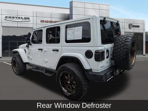 Bright White Clearcoat 2018 Jeep Wrangler Unlimited Sahara