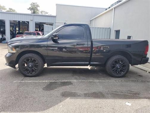 Photo 3 of 4 of 2015 RAM 1500 Sport