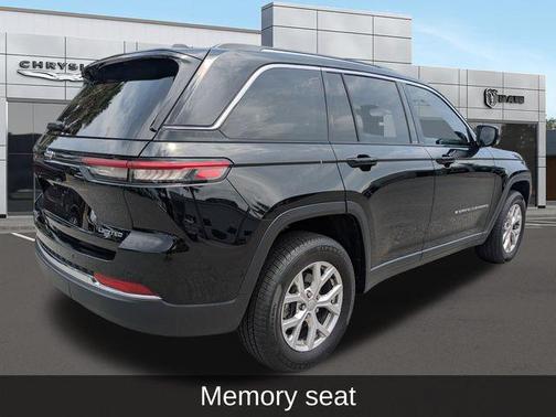 Diamond Black Crystal Pearlcoat 2022 Jeep Grand Cherokee Limited