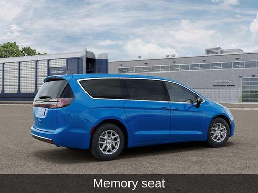 Hydro Blue Pearlcoat 2026 Chrysler Pacifica L