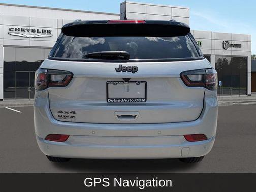 Silver Zynith Metallic Clearcoat 2025 Jeep Compass Limited