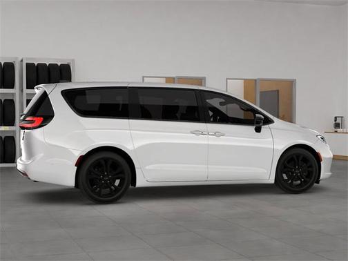 2026 Chrysler Pacifica L