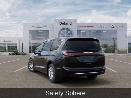 Diamond Black Crystal Pearlcoat 2026 Chrysler Pacifica L