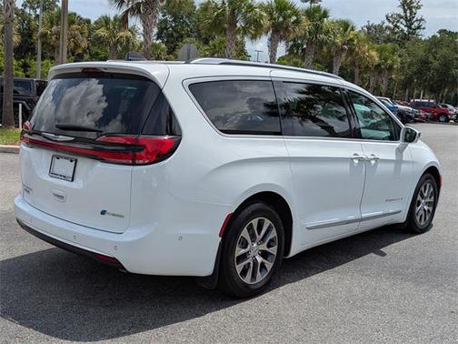 2024 Chrysler Pacifica L
