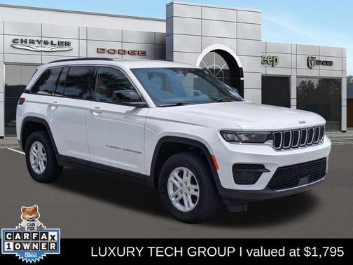 Bright White Clearcoat 2024 Jeep Grand Cherokee Laredo