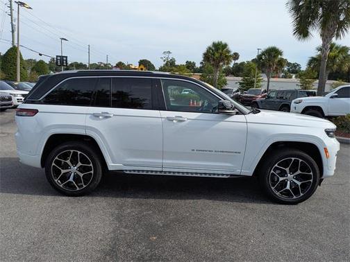 2023 Jeep Grand Cherokee Summit