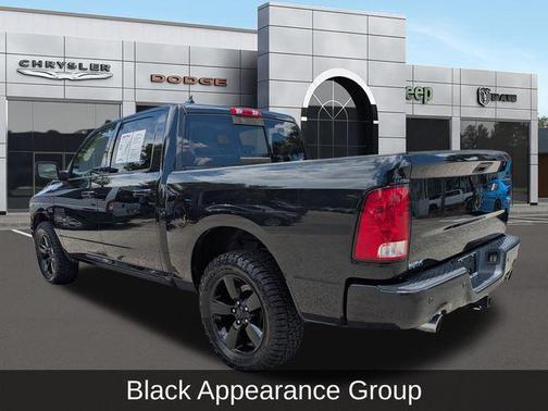 Brilliant Black Crystal Pearlcoat 2019 RAM 1500 Big Horn