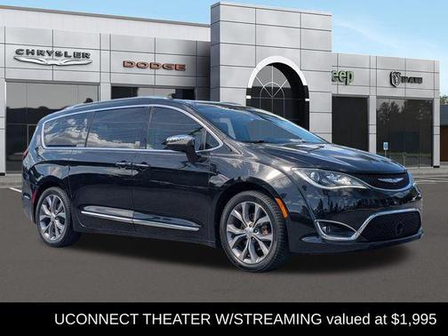 Brilliant Black Crystal Pearlcoat 2018 Chrysler Pacifica Limited