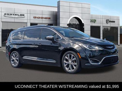 Brilliant Black Crystal Pearlcoat 2018 Chrysler Pacifica Limited