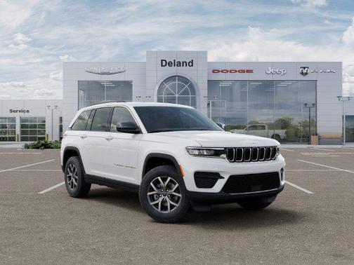 Bright White Clearcoat 2027 Jeep Grand Cherokee Laredo