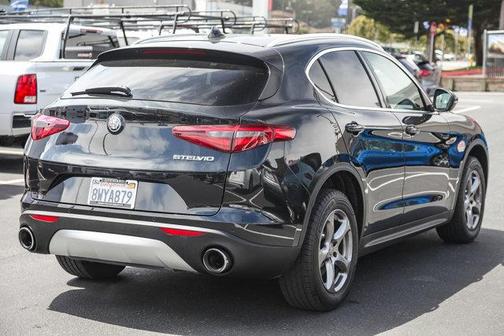 2021 Alfa Romeo Stelvio Base