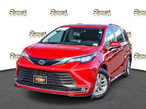 2023 Toyota Sienna XLE