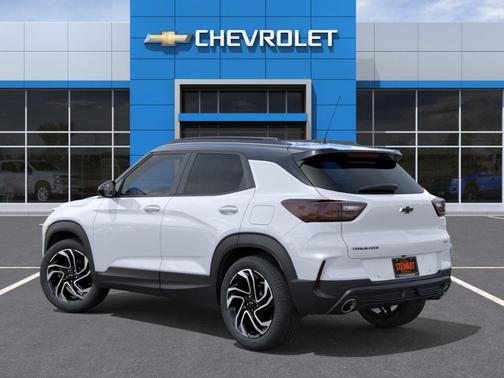 Iridescent Pearl Tricoat 2026 Chevrolet Trailblazer RS