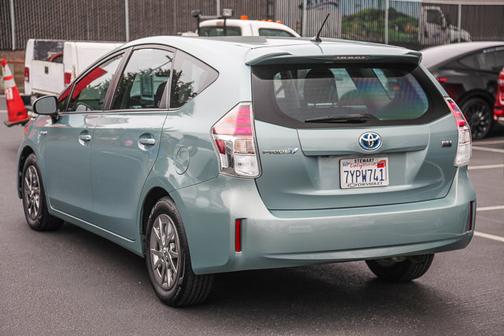 2017 Toyota Prius v Two