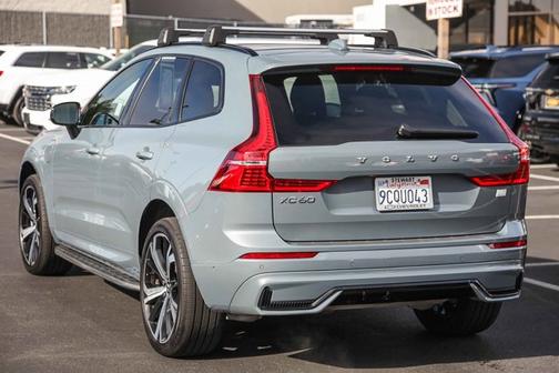 2023 Volvo XC60 Recharge Plug-In Hybrid T8 Ultimate Dark Theme
