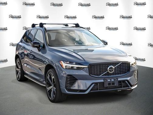 2023 Volvo XC60 Recharge Plug-In Hybrid T8 Ultimate Dark Theme