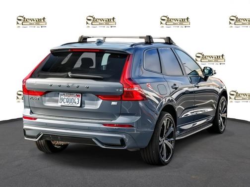 2023 Volvo XC60 Recharge Plug-In Hybrid T8 Ultimate Dark Theme