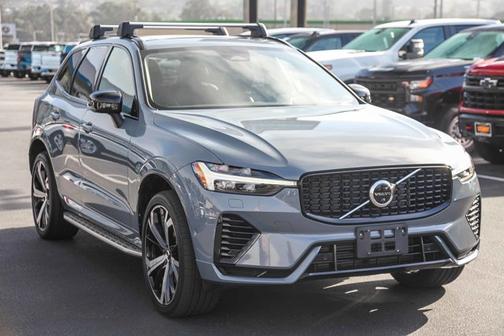 2023 Volvo XC60 Recharge Plug-In Hybrid T8 Ultimate Dark Theme