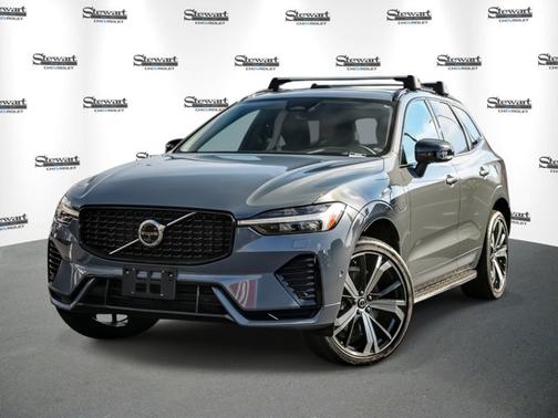 2023 Volvo XC60 Recharge Plug-In Hybrid T8 Ultimate Dark Theme