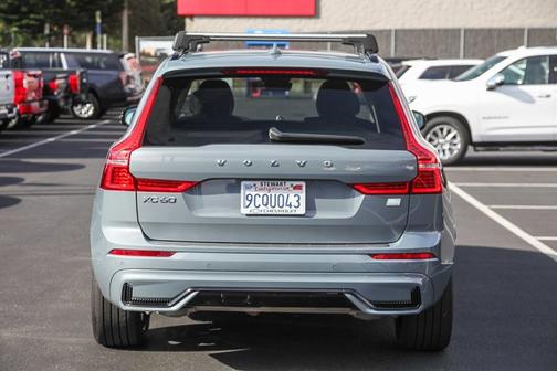 2023 Volvo XC60 Recharge Plug-In Hybrid T8 Ultimate Dark Theme