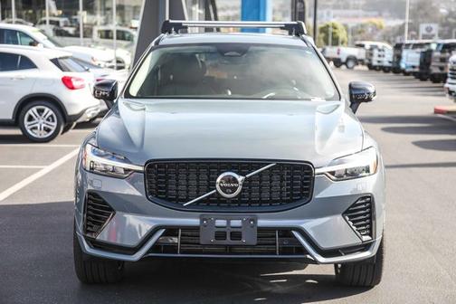 2023 Volvo XC60 Recharge Plug-In Hybrid T8 Ultimate Dark Theme