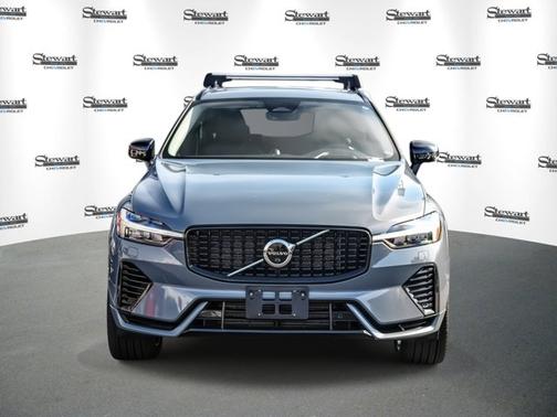 2023 Volvo XC60 Recharge Plug-In Hybrid T8 Ultimate Dark Theme