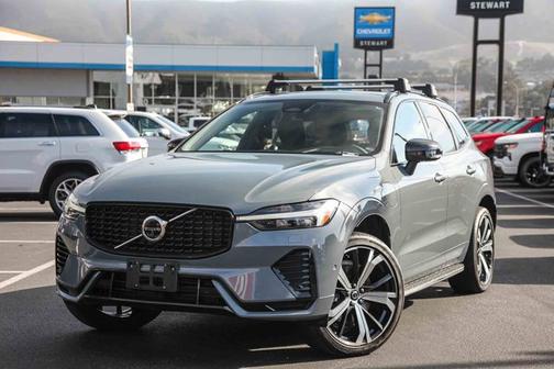 2023 Volvo XC60 Recharge Plug-In Hybrid T8 Ultimate Dark Theme