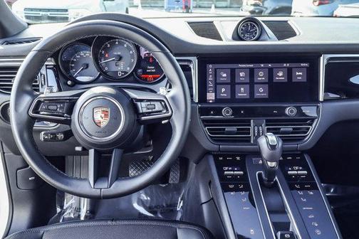 2023 Porsche Macan Base
