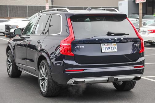 2016 Volvo XC90 T6 Momentum