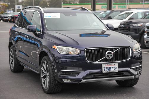 2016 Volvo XC90 T6 Momentum