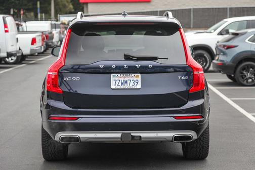 2016 Volvo XC90 T6 Momentum