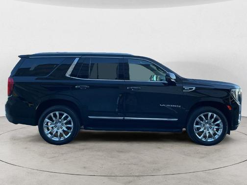 Black 2022 GMC Yukon SLT